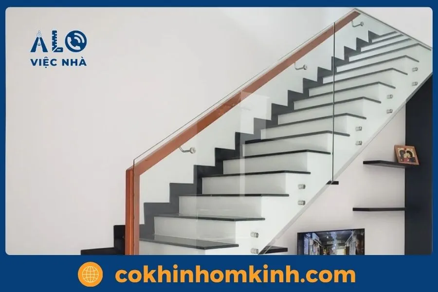 Cầu thang kính không trụ là gì?