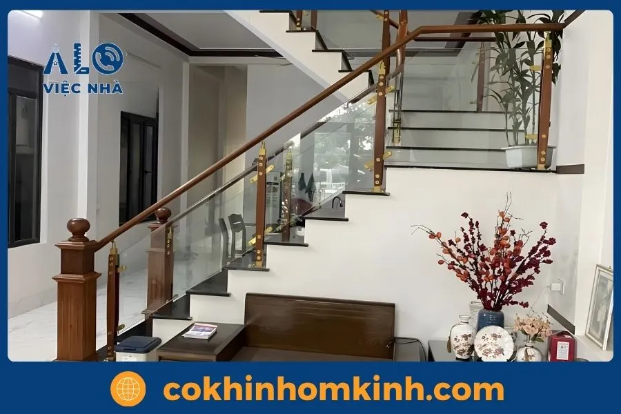 Có nên lắp cầu thang kính tay nhựa không? 11 Mẫu cầu thang kính tay nhựa phổ biến hiện nay