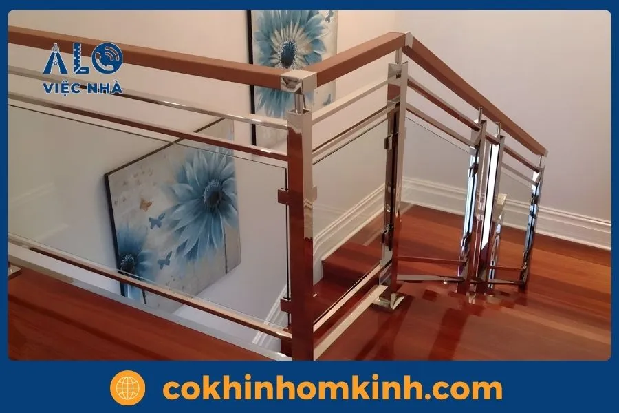 Có nên lắp cầu thang kính tay nhựa không? 6 Cầu thang kính tay nhựa thiết kế hiện đại cho nhà phố