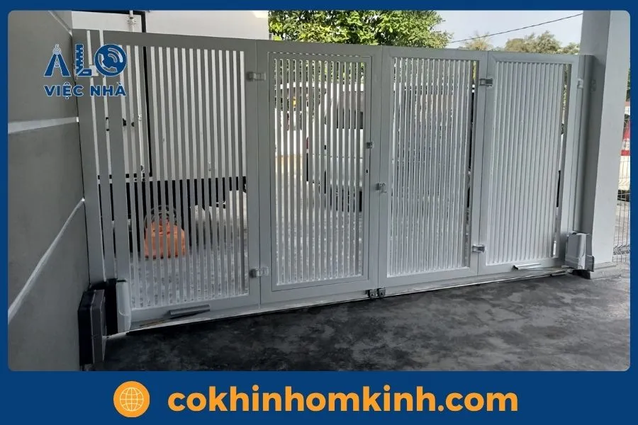 Cửa cổng lùa sắt hộp kiểu dáng tối giản