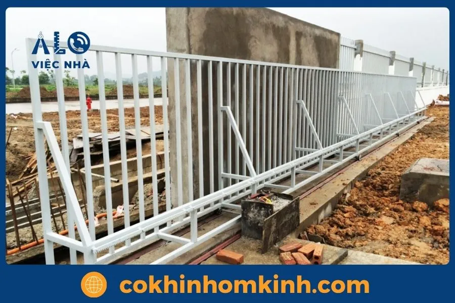Mẫu cổng lùa sắt hộp đẹp cho nhà xưởng kho bãi