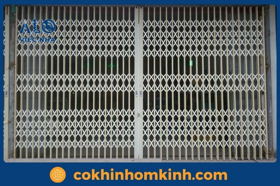 Dịch vụ thi công cửa sắt kéo uy tín tại TP.HCM & Các tỉnh lân cận 7 cửa sắt kéo đẹp mẫu 1