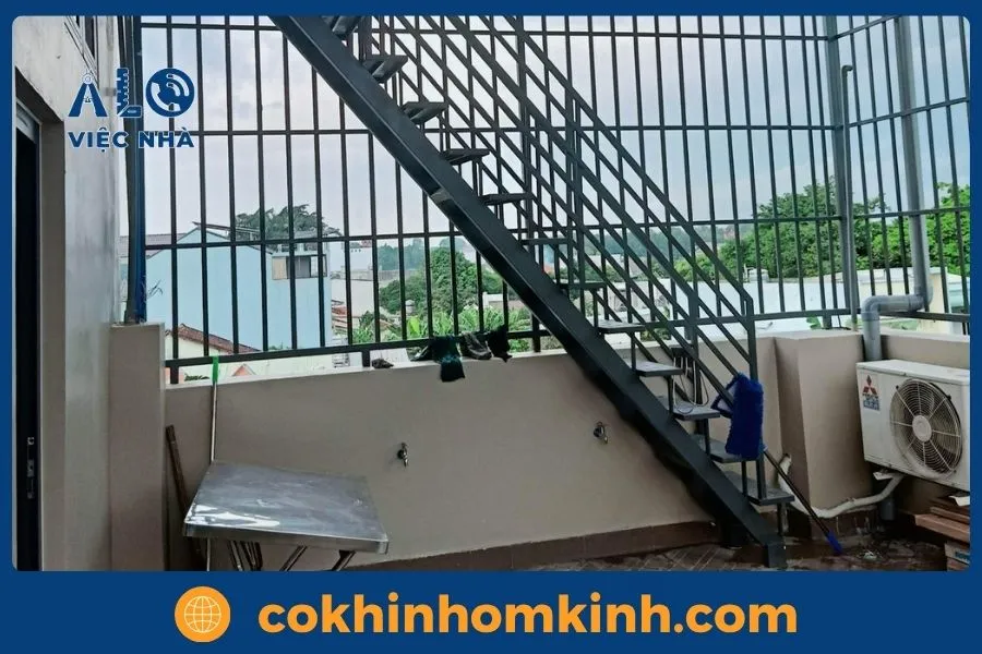 Cầu thang sắt hộp là gì?