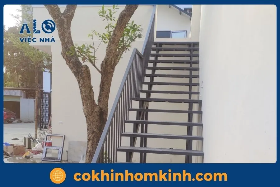 Tại sao, nên chọn Cơ Khí Nhôm Kính thi công cầu thang sắt?