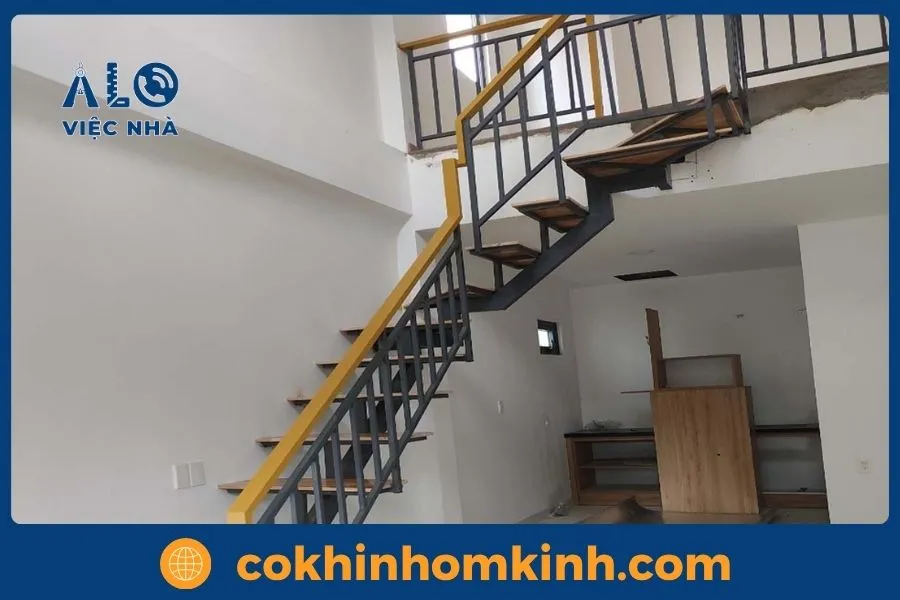 Cầu thang sắt hộp phòng trọ