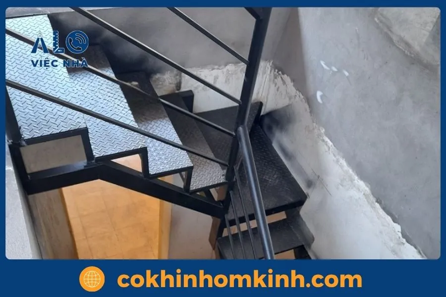 Cầu thang sắt hộp sơn tĩnh điện