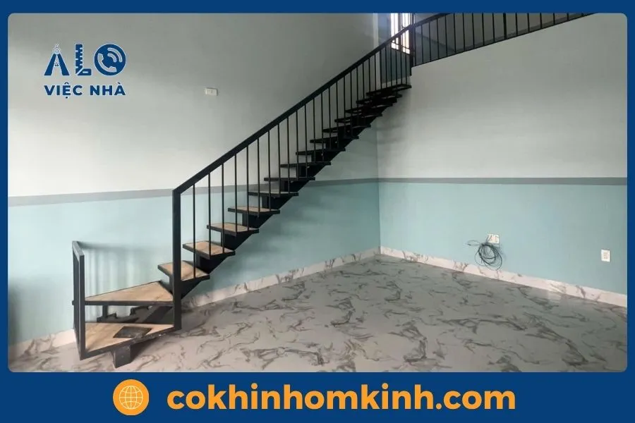 giá cầu thang sắt phòng trọ MẪU 4