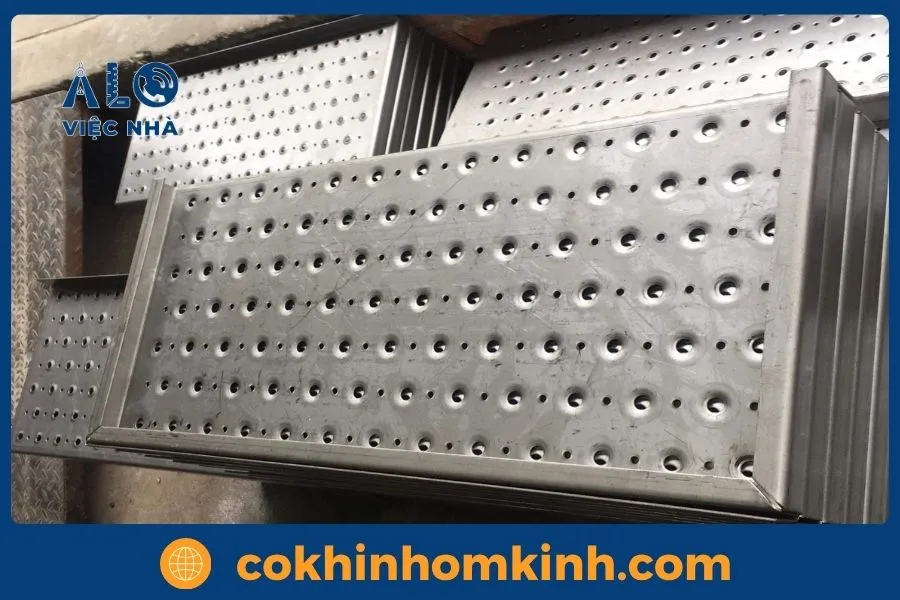 mâm cầu thang sắt đẹp