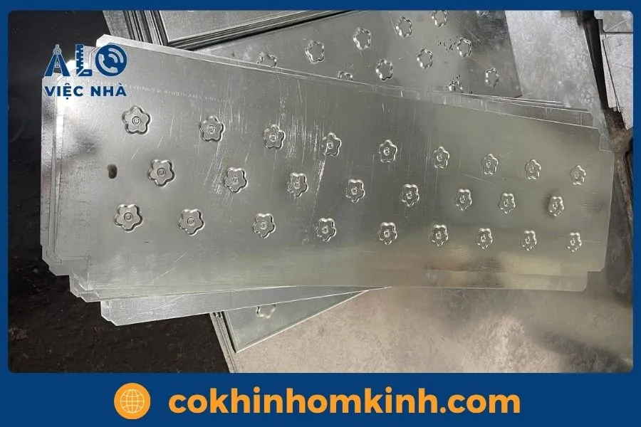 Mâm cầu thang sắt là gì?