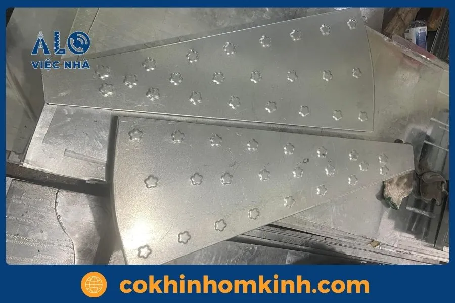 mâm cầu thang sắt đẹp MẪU 3