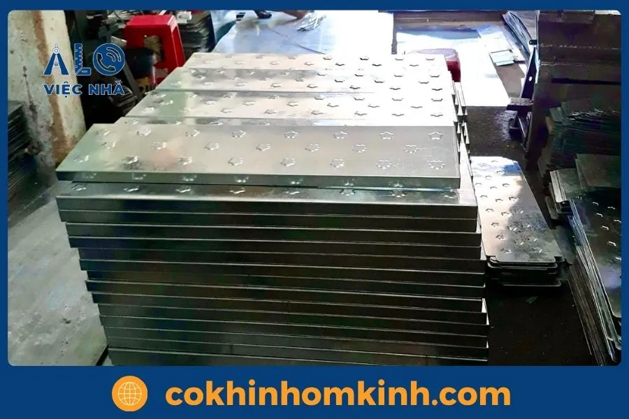 mâm cầu thang sắt đẹp MẪU 4