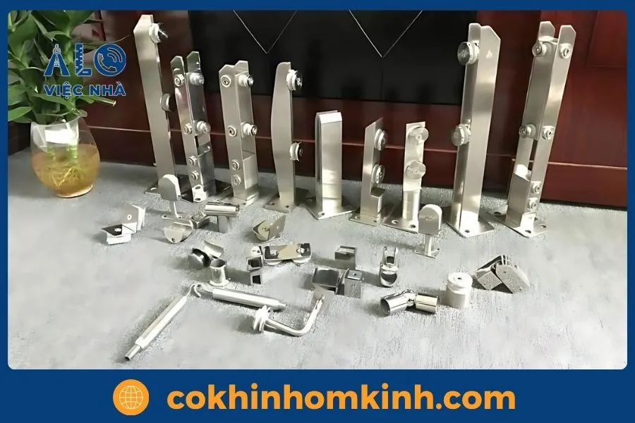 trụ cầu thang kính