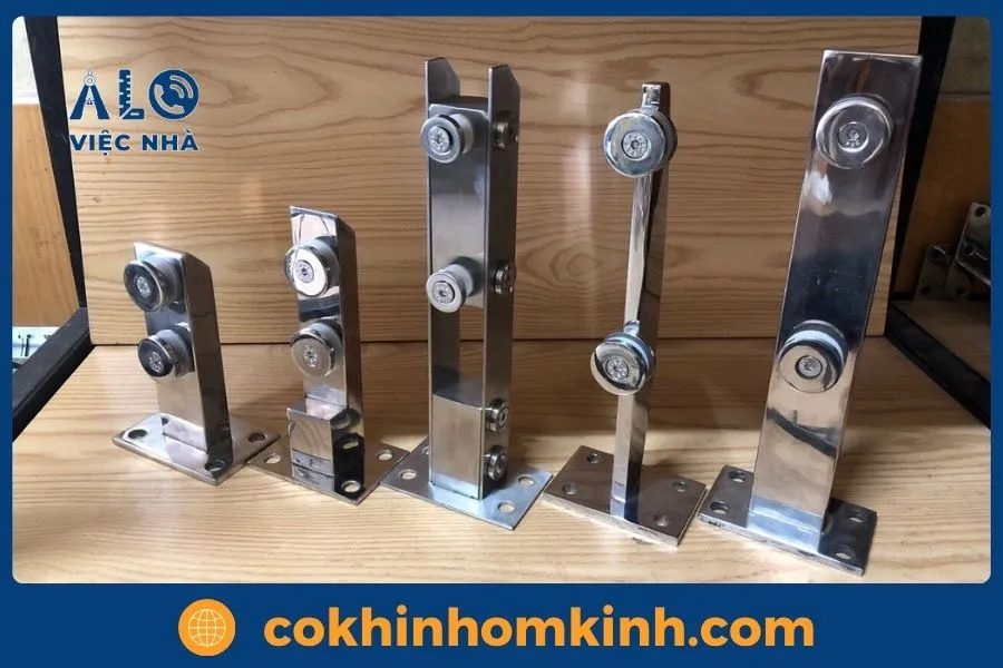 trụ cầu thang kính siêu đẹp mẫu 4