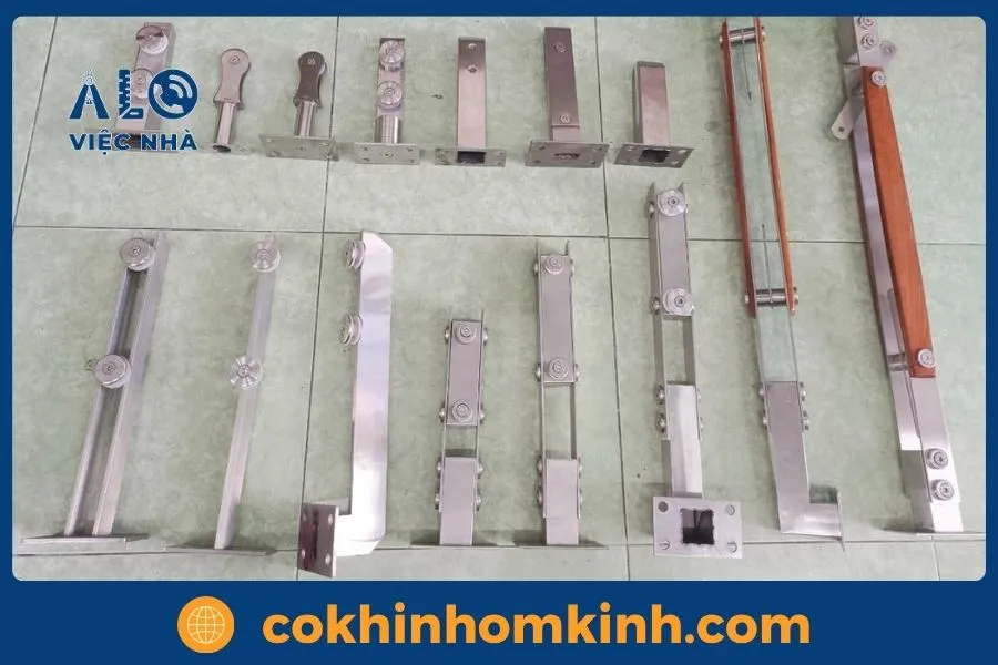 Trụ cầu thang kính là gì?