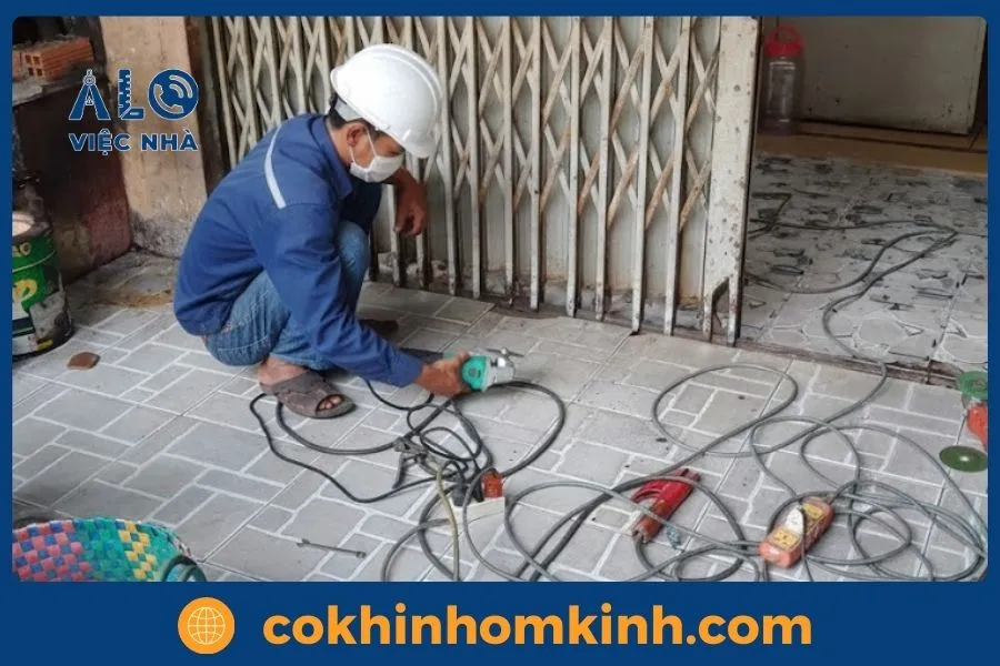 Dịch vụ Sửa Cửa Kéo tại Tphcm THỢ 6 NĂM KINH NGHIỆM 2 Lý do nên chọn dịch vụ sửa cửa kéo tại alo việc nhà