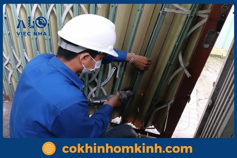 Dịch vụ Sửa Cửa Kéo tại Tphcm THỢ 6 NĂM KINH NGHIỆM 3 Sửa cửa kéo bị kẹt, khó kéo