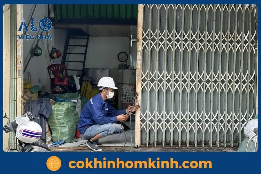 Dịch vụ Sửa Cửa Kéo tại Tphcm THỢ 6 NĂM KINH NGHIỆM 8 Sửa khóa cửa kéo