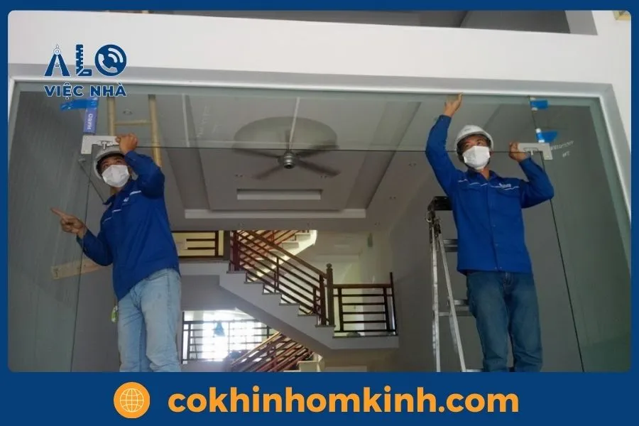 Quy trình thi công cửa cửa kính cường lực - Alo Việc Nhà